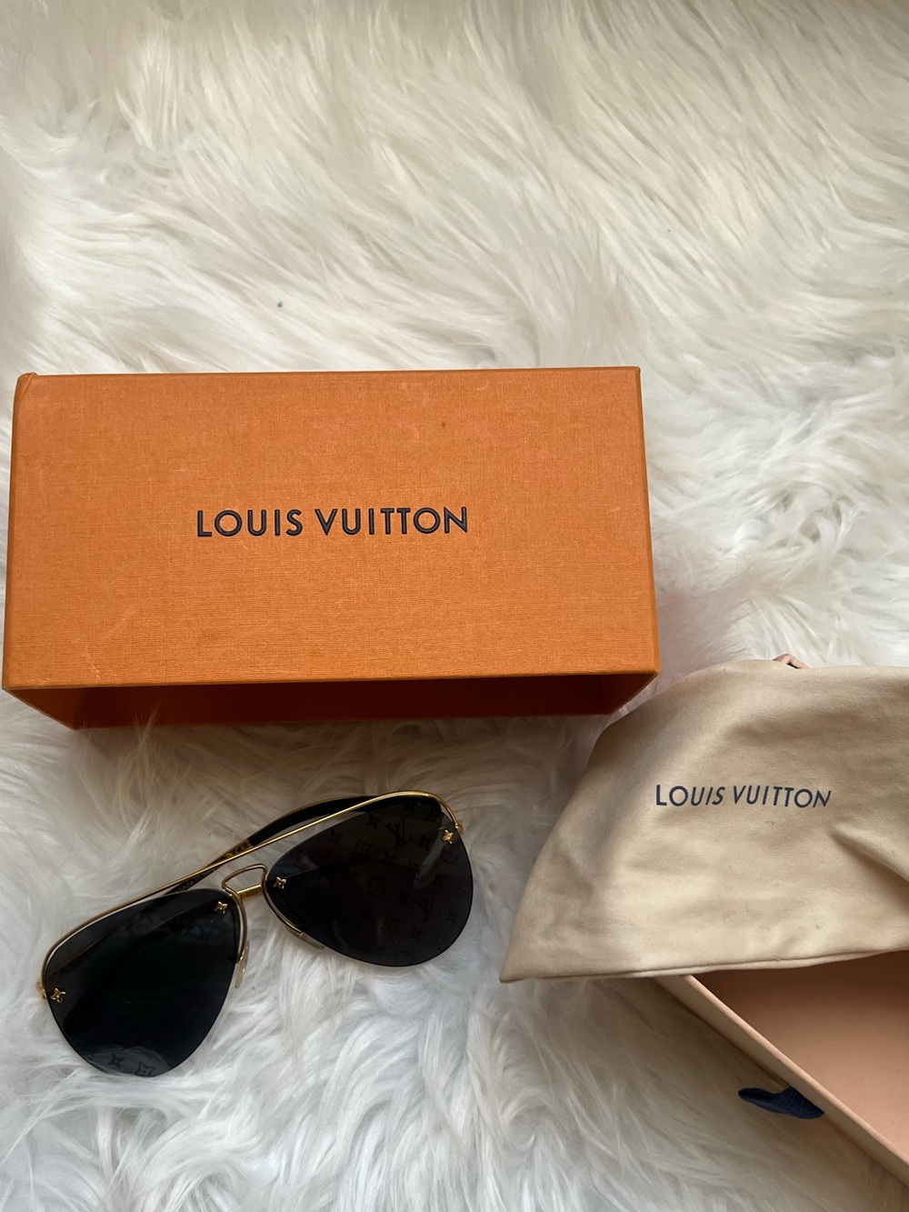 Louis Vuitton Aviator Sunglasses Gold Frame Sunglasses ( FLAW)